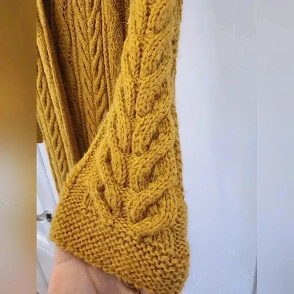 NEW Hand knit wool cardigan - Picture 4 of 9